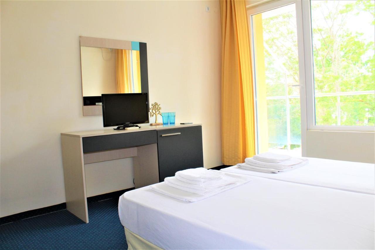 פרימורסקו Pop Art Hotel מראה חיצוני תמונה